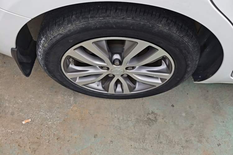 Used Buick GT 2021 1.3T Automatic Mild Hybrid Elite Version Right Rear Wheel Hub
