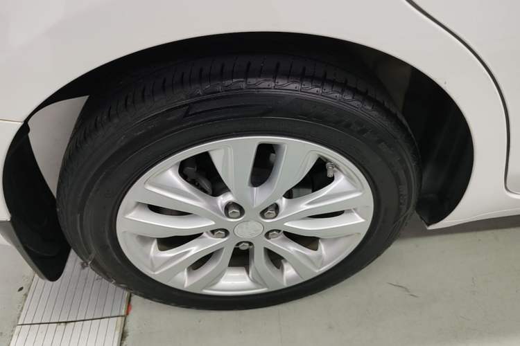 Used Buick GT 2021 Revised Version Flagship 1.5L Automatic Elite Edition Right Rear Wheel Hub