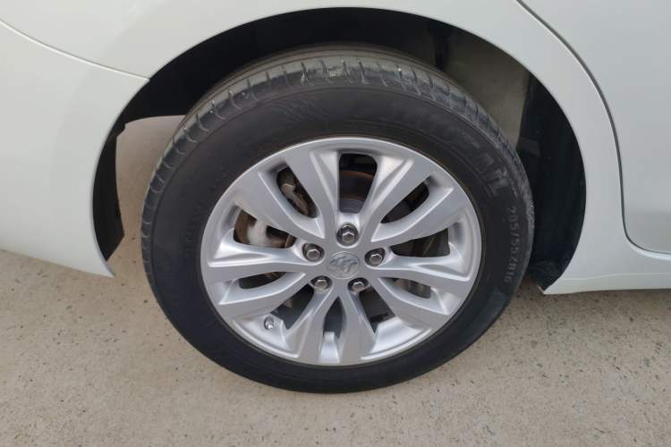 Used Buick GT 2021 Revised Version Flagship 1.5L Automatic Elite Edition Right Rear Wheel Hub