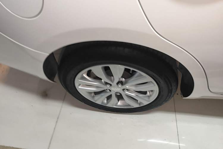 Used Buick GT 2021 Revised Version Flagship 1.5L Automatic Entry-Level Trim Right Rear Wheel Hub