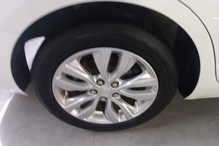 Used Buick GT 2021 Revised Version Flagship 1.5L Automatic Elite Edition Right Rear Wheel Hub