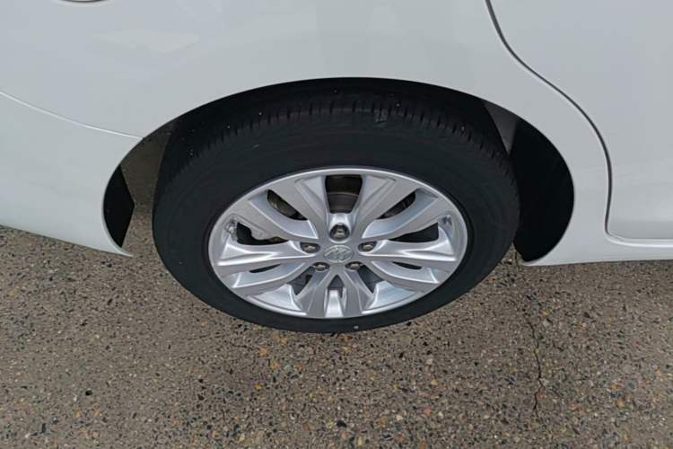 Used Buick GT 2021 Revised Version Flagship 1.5L Automatic Elite Edition Right Rear Wheel Hub