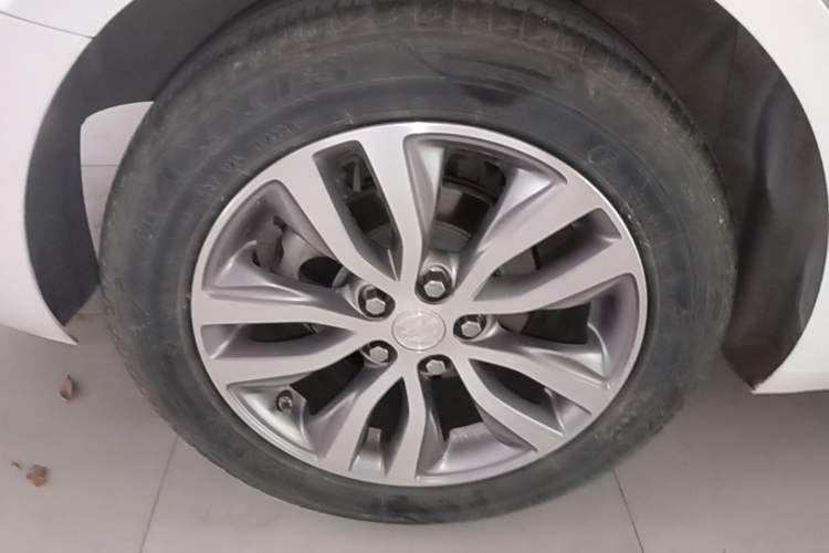 Used Buick GT 2021 1.3T Automatic Mild Hybrid Elite Version Right Rear Wheel Hub