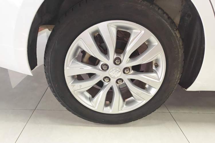 Used Buick GT 2021 Exemplar 1.5L Automatic Elite Version Right Rear Wheel Hub