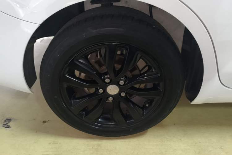 Used Buick GT 2021 Revised Version Flagship 1.5L Automatic Entry-Level Trim Right Rear Wheel Hub