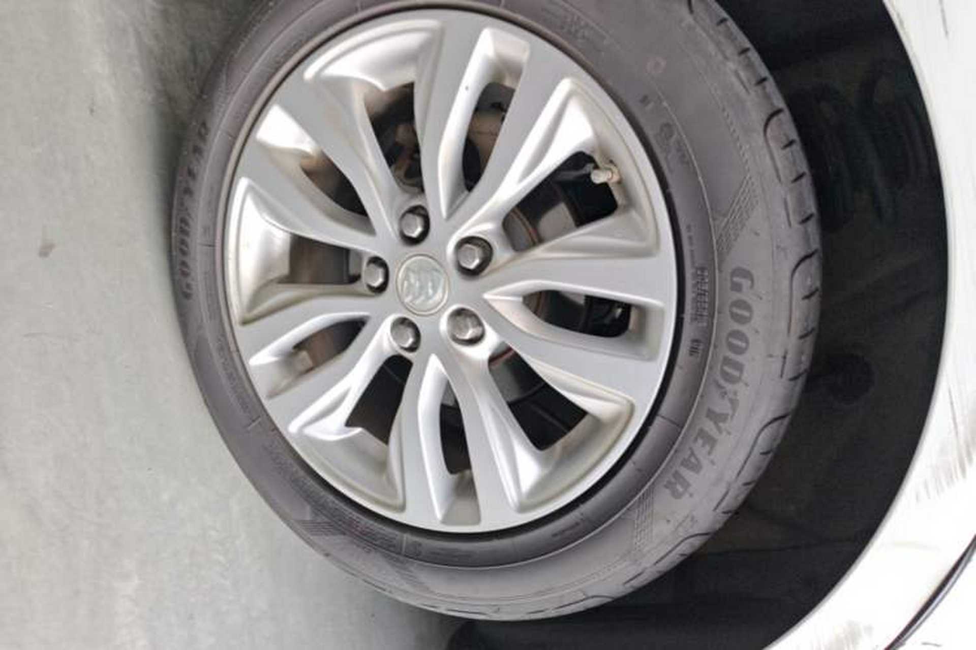 Used Buick GT 2021 Exemplar 1.5L Automatic Elite Version Right Rear Wheel Hub