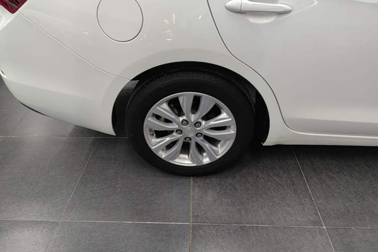 Used Buick GT 2021 Revised Version Flagship 1.5L Automatic Elite Edition Right Rear Wheel Hub