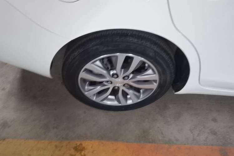 Used Buick GT 2021 Revised Version 1.3T Automatic Mild Hybrid Elite Edition Right Rear Wheel Hub