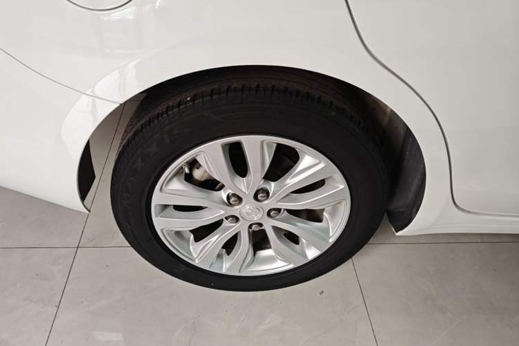 Used Buick GT 2021 Revised Version Flagship 1.5L Automatic Entry-Level Trim Right Rear Wheel Hub