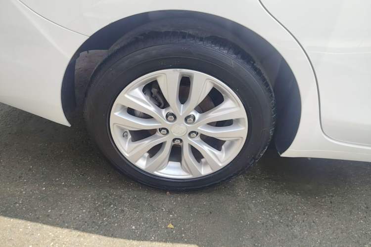 Used Buick GT 2021 Revised Version Flagship 1.5L Automatic Elite Edition Right Rear Wheel Hub