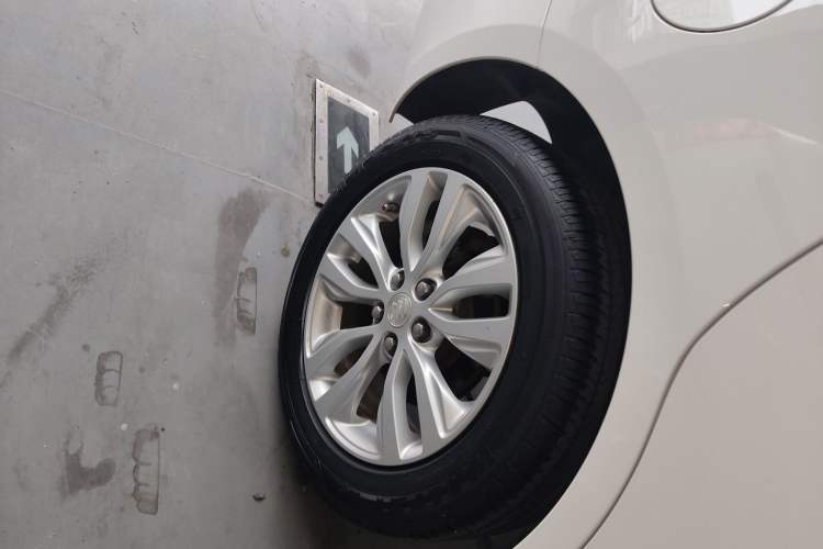 Used Buick GT 2021 Revised Version Flagship 1.5L Automatic Elite Edition Right Rear Wheel Hub