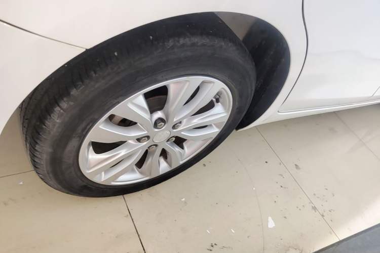 Used Buick GT 2021 Revised Version Flagship 1.5L Automatic Entry-Level Trim Right Rear Wheel Hub