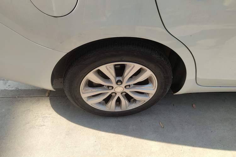 Used Buick GT 2021 Revised Version Flagship 1.5L Automatic Elite Edition Right Rear Wheel Hub