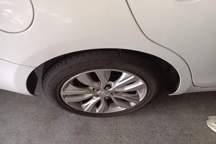 Used Buick GT 2021 Revised Version Flagship 1.5L Automatic Entry-Level Trim Right Rear Wheel Hub