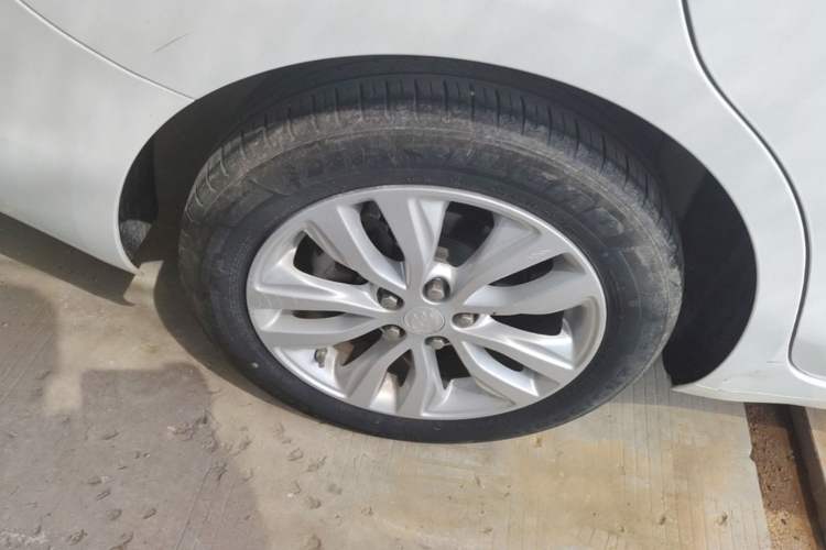 Used Buick GT 2021 Revised Version Flagship 1.5L Automatic Elite Edition Right Rear Wheel Hub