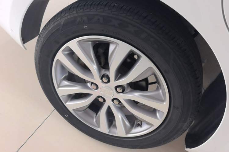 Used Buick GT 2021 1.3T Automatic Mild Hybrid Elite Version Right Rear Wheel Hub