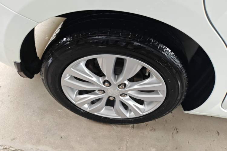 Used Buick GT 2021 Revised Version Flagship 1.5L Automatic Entry-Level Trim Right Rear Wheel Hub