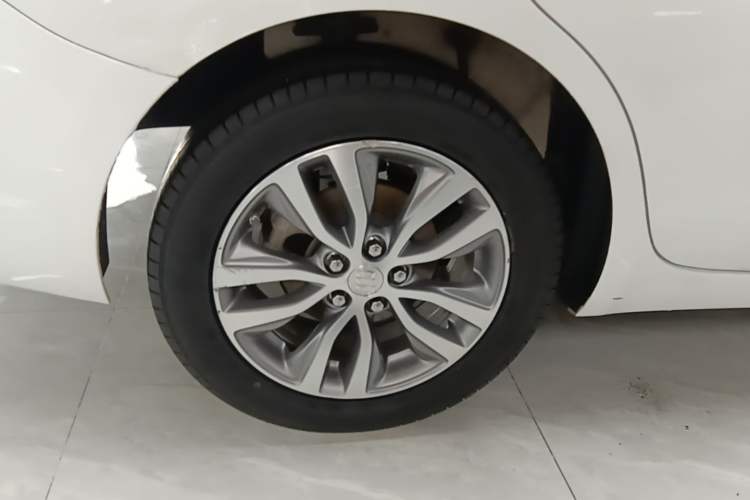Used Buick GT 2021 Revised Version 1.3T Automatic Mild Hybrid Elite Edition Right Rear Wheel Hub