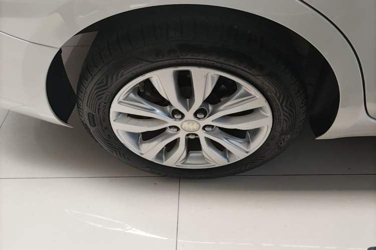 Used Buick GT 2021 Revised Version Flagship 1.5L Automatic Elite Edition Right Rear Wheel Hub