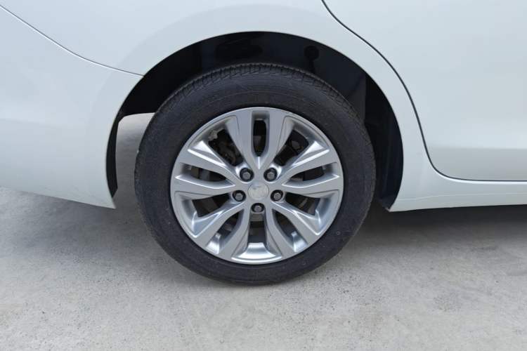 Used Buick GT 2021 Revised Version Flagship 1.5L Automatic Entry-Level Trim Right Rear Wheel Hub