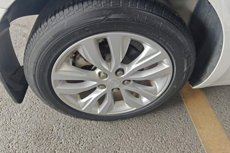 Used Buick GT 2021 Revised Version Flagship 1.5L Automatic Entry-Level Trim Right Rear Wheel Hub