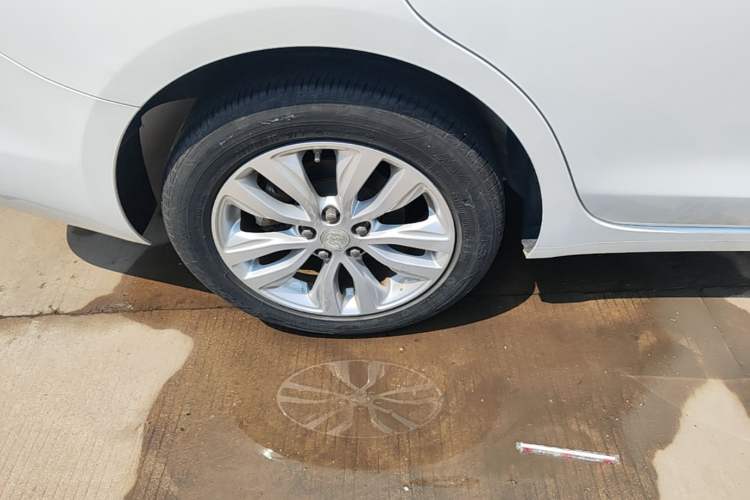 Used Buick GT 2021 Revised Version Flagship 1.5L Automatic Elite Edition Right Rear Wheel Hub