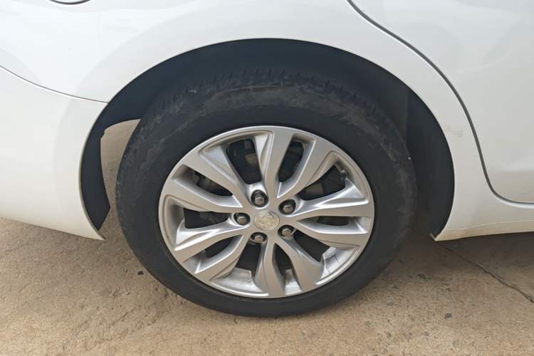 Used Buick GT 2021 Revised Version Flagship 1.5L Automatic Elite Edition Right Rear Wheel Hub