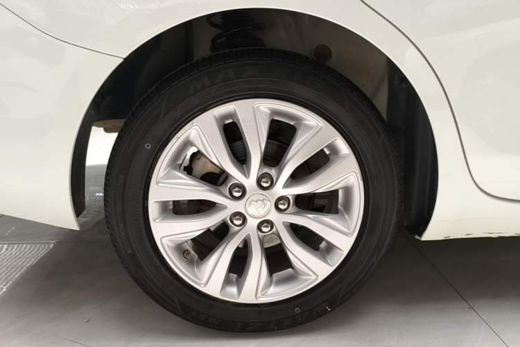 Used Buick GT 2021 Exemplar 1.5L Automatic Elite Version Right Rear Wheel Hub