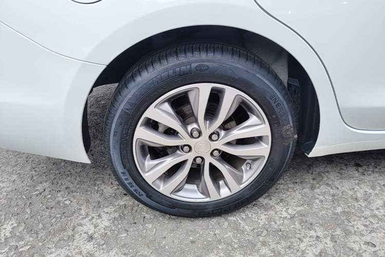 Used Buick GT 2021 Revised Version 1.3T Automatic Mild Hybrid Elite Edition Right Rear Wheel Hub
