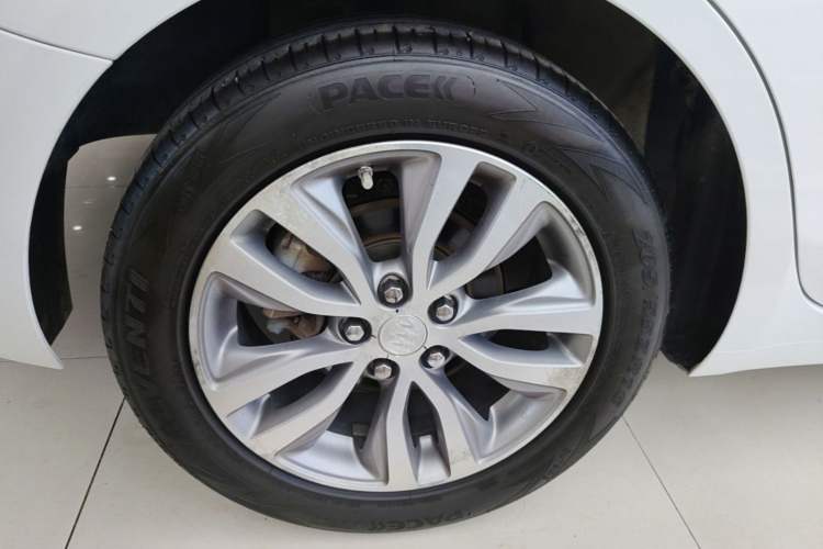 Used Buick GT 2021 1.3T Automatic Mild Hybrid Elite Version Right Rear Wheel Hub