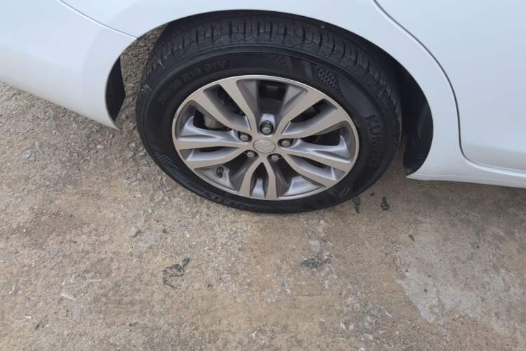 Used Buick GT 2021 Revised Version 1.3T Automatic Mild Hybrid Elite Edition Right Rear Wheel Hub