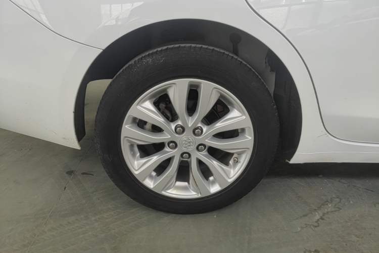 Used Buick GT 2021 Revised Version Flagship 1.5L Automatic Entry-Level Trim Right Rear Wheel Hub