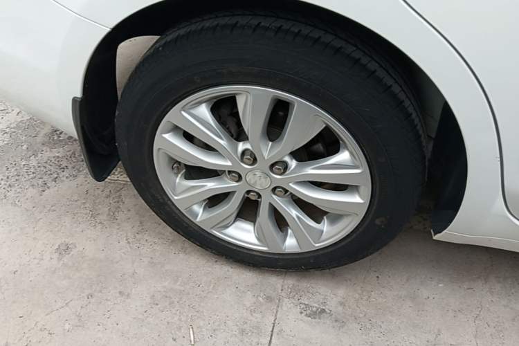 Used Buick GT 2021 Revised Version Flagship 1.5L Automatic Elite Edition Right Rear Wheel Hub