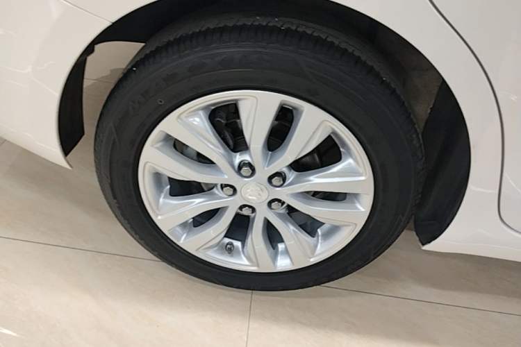 Used Buick GT 2021 Revised Version Flagship 1.5L Automatic Elite Edition Right Rear Wheel Hub