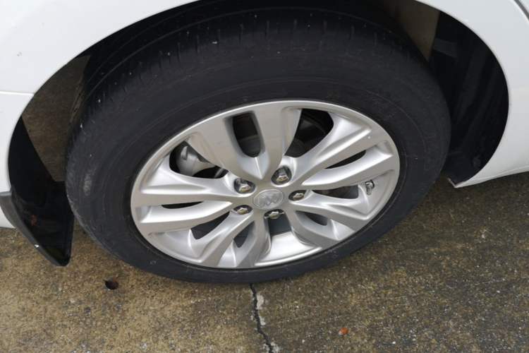 Used Buick GT 2021 Revised Version Flagship 1.5L Automatic Entry-Level Trim Right Rear Wheel Hub