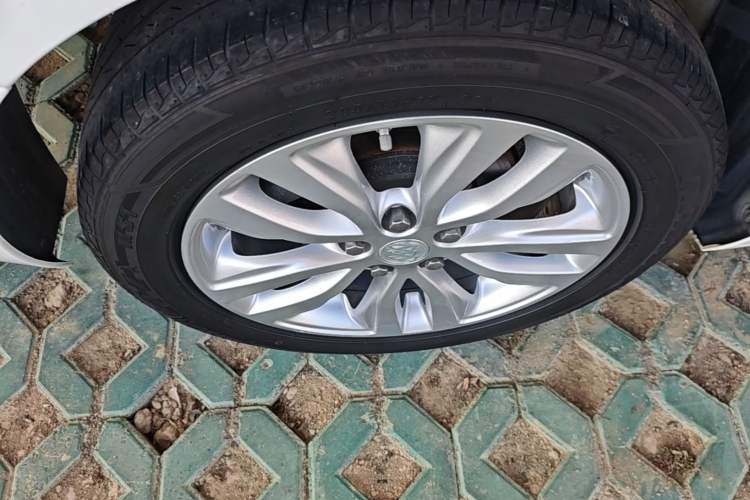 Used Buick GT 2021 Revised Version Flagship 1.5L Automatic Elite Edition Right Rear Wheel Hub