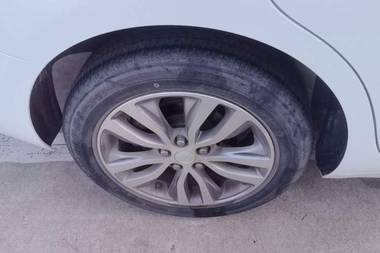 Used Buick GT 2021 1.3T Automatic Mild Hybrid Elite Version Right Rear Wheel Hub