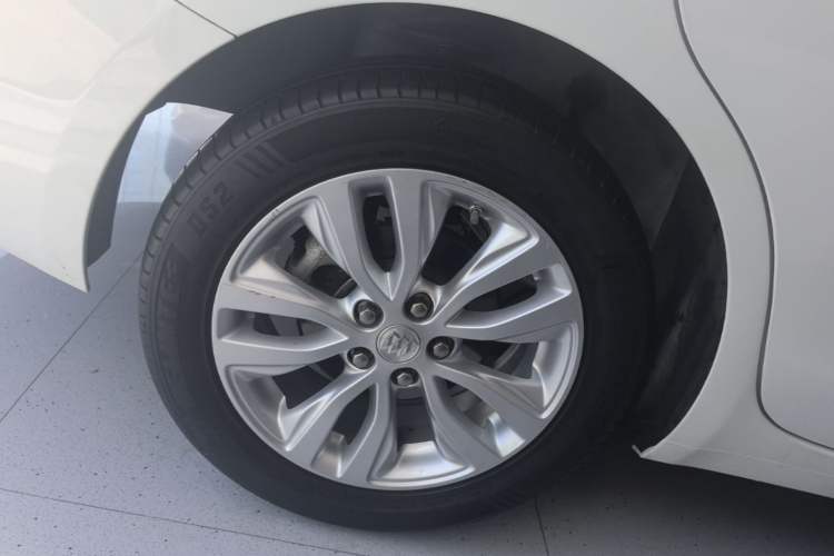 Used Buick GT 2021 Revised Version Flagship 1.5L Automatic Elite Edition Right Rear Wheel Hub