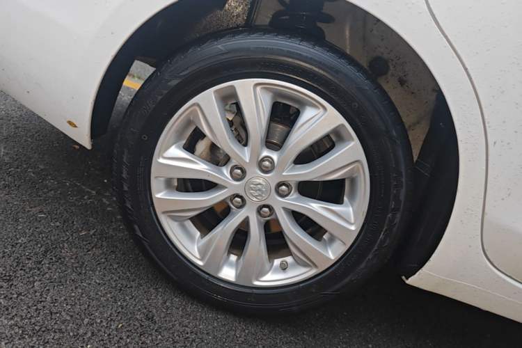 Used Buick GT 2021 Revised Version Flagship 1.5L Automatic Elite Edition Right Rear Wheel Hub