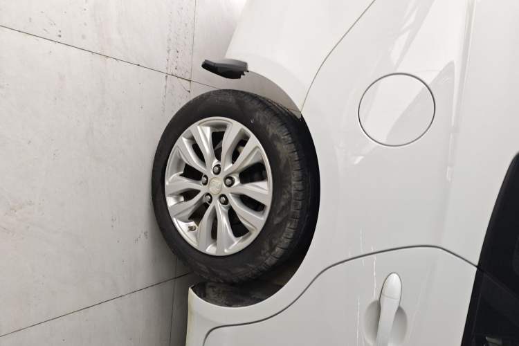Used Buick GT 2021 Revised Version Flagship 1.5L Automatic Elite Edition Right Rear Wheel Hub