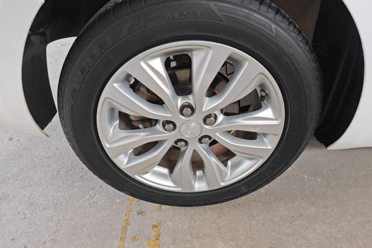 Used Buick GT 2021 Revised Version Flagship 1.5L Automatic Elite Edition Right Rear Wheel Hub