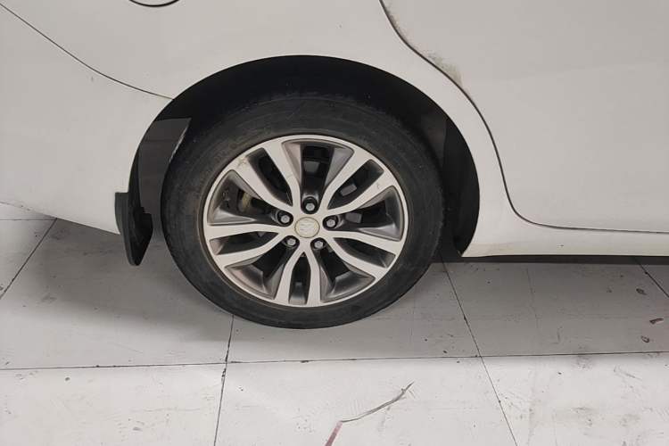 Used Buick GT 2021 1.3T Automatic Mild Hybrid Elite Version Right Rear Wheel Hub