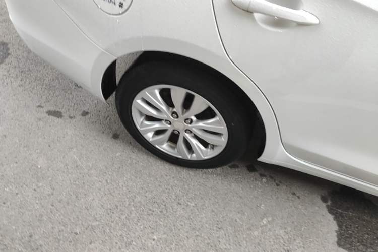 Used Buick GT 2021 Revised Version Flagship 1.5L Automatic Elite Edition Right Rear Wheel Hub