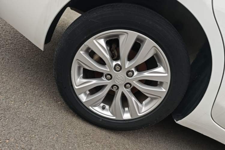Used Buick GT 2021 Exemplar 1.5L Automatic Elite Version Right Rear Wheel Hub