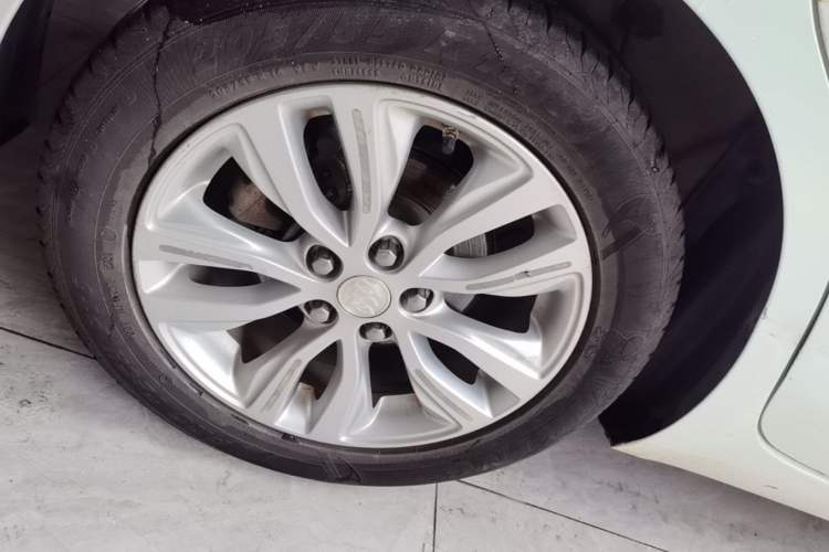 Used Buick GT 2021 Revised Version Flagship 1.5L Automatic Elite Edition Right Rear Wheel Hub