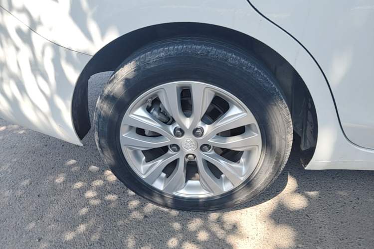 Used Buick GT 2021 Revised Version Flagship 1.5L Automatic Elite Edition Right Rear Wheel Hub
