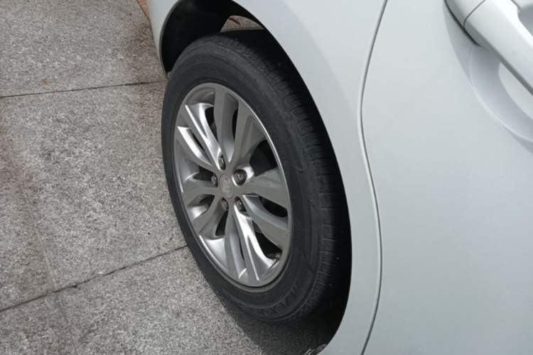 Used Buick GT 2021 Revised Version Flagship 1.5L Automatic Elite Edition Right Rear Wheel Hub