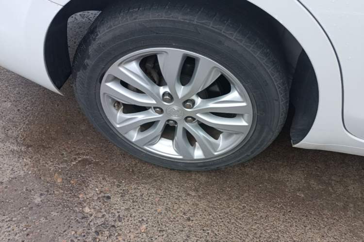 Used Buick GT 2021 Revised Version Flagship 1.5L Automatic Elite Edition Right Rear Wheel Hub