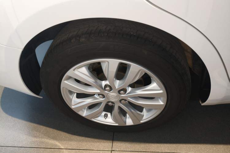 Used Buick GT 2021 Revised Version Flagship 1.5L Automatic Elite Edition Right Rear Wheel Hub