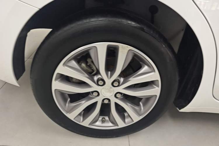 Used Buick GT 2021 Revised Version 1.3T Automatic Mild Hybrid Advanced Edition Right Rear Wheel Hub
